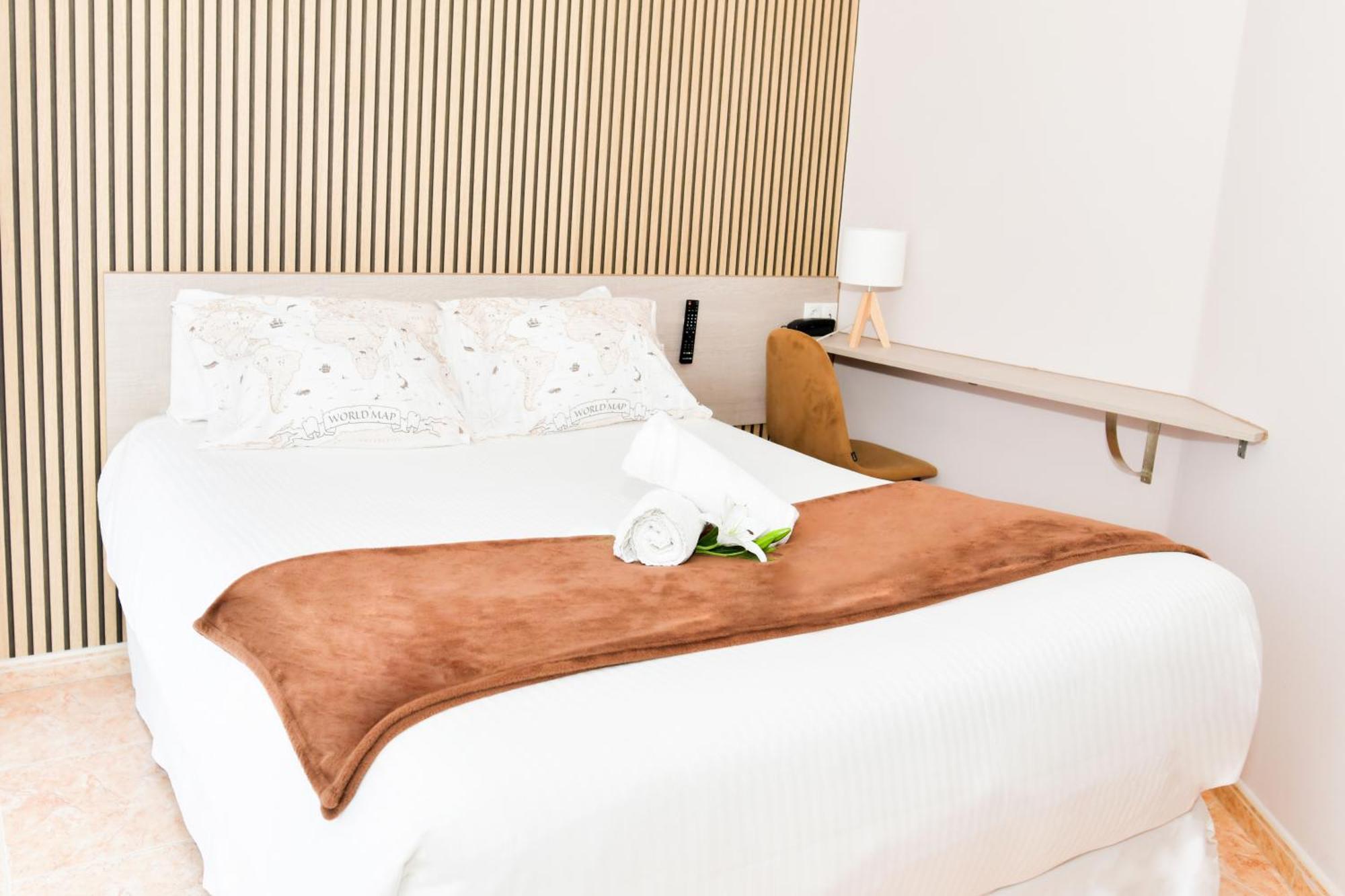 Hotel Ancora Urban Center Финистере Екстериор снимка