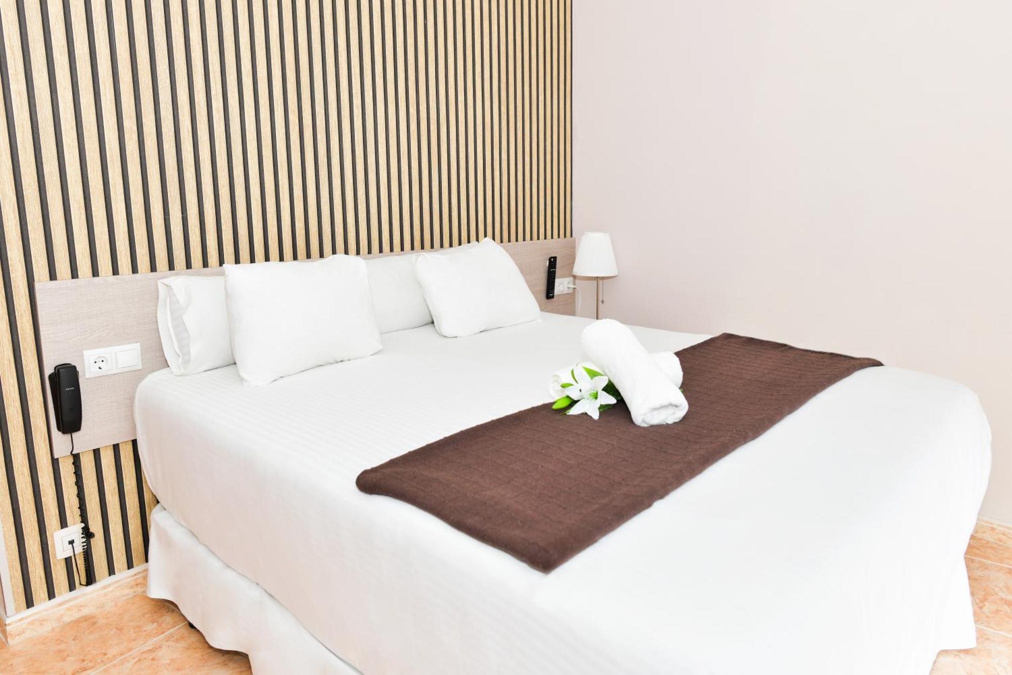 Hotel Ancora Urban Center Финистере Екстериор снимка